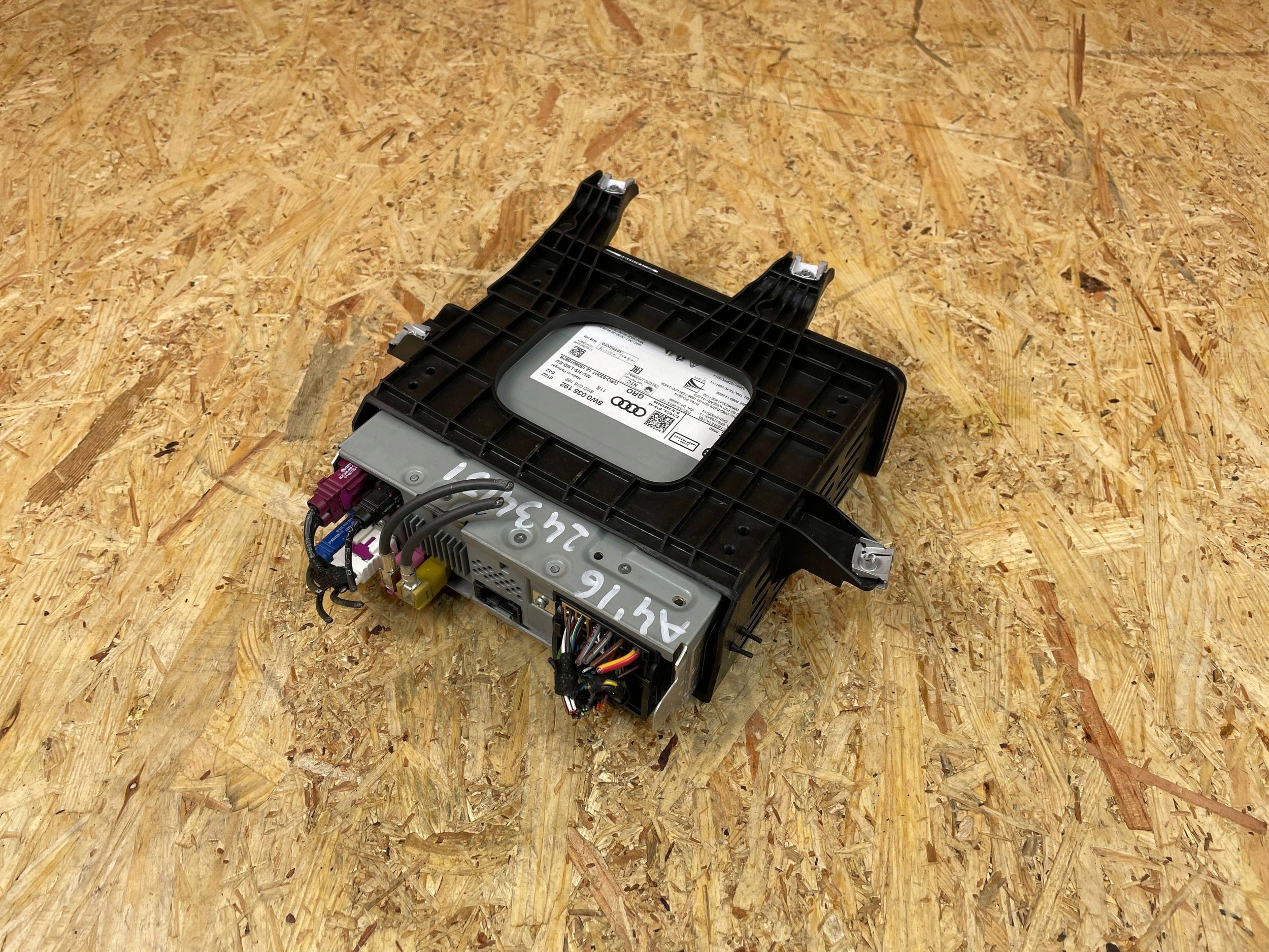 Audi A4 B9 A5 8W Navigation Unit 8W0035192 2015- Used image 4