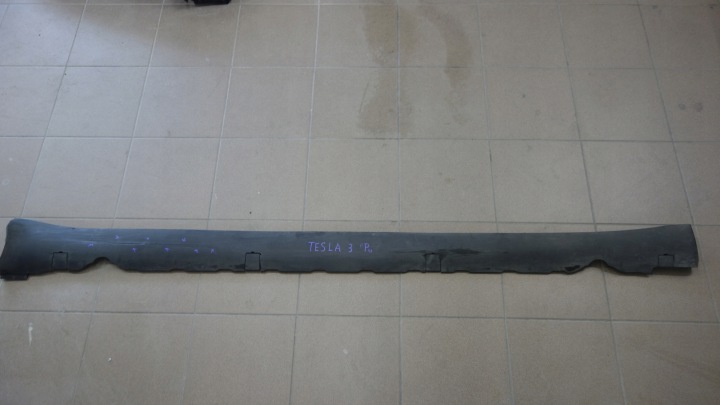 TESLA 3 III 17-23 Right Rocker Panel Sill Trim