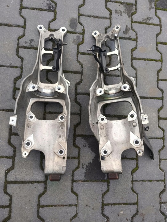 Ohjaamon jousituksen kannatin Scania NGS 2323742 2323726