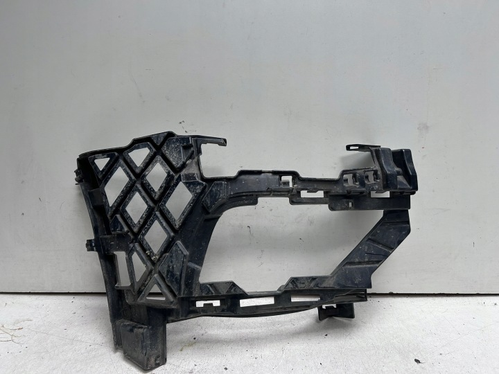 Volkswagen OE 5NA807724A bumper slide bracket
