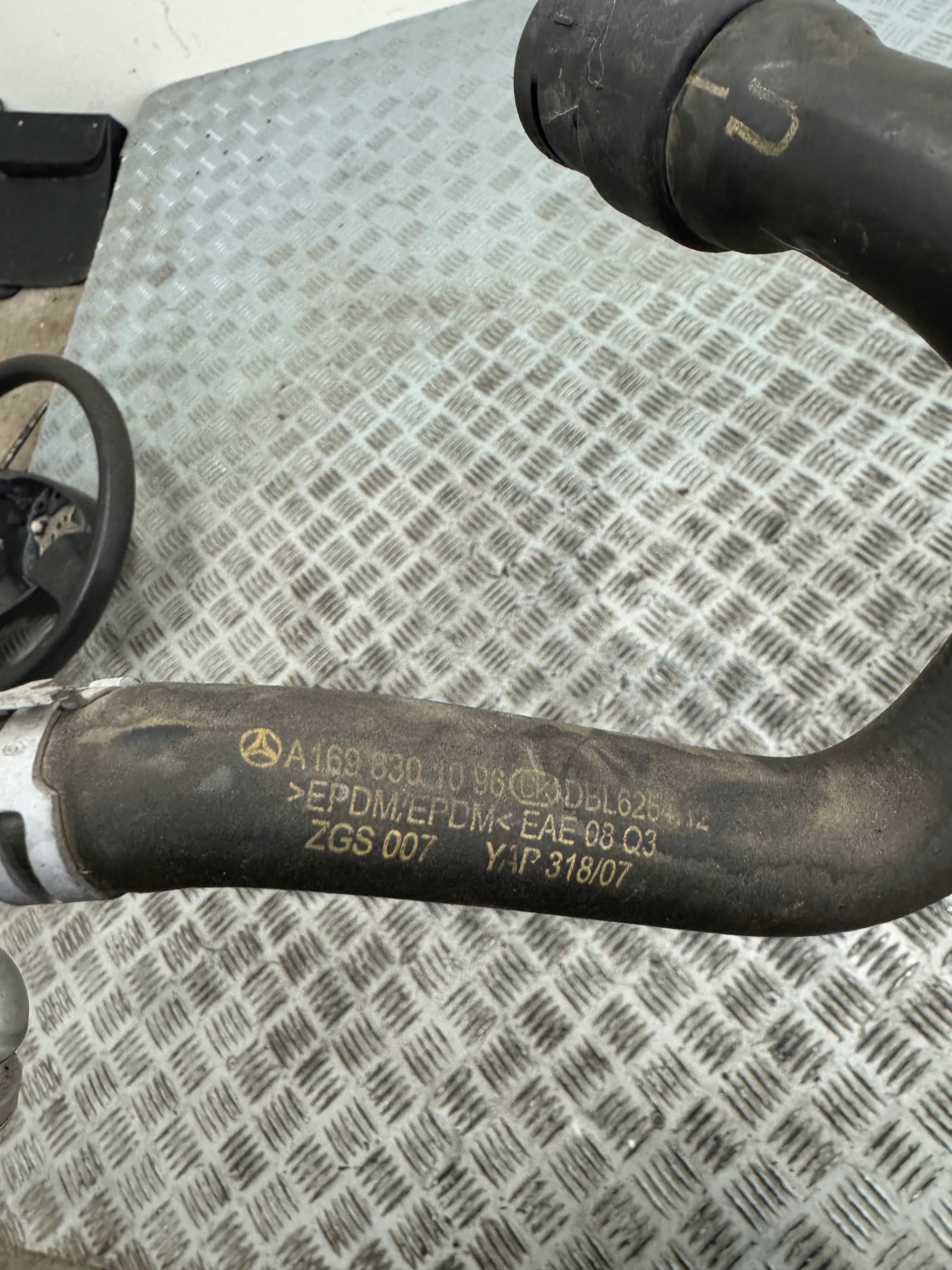 Refroidisseur EGR tuyau d'eau Mercedes W245 W169 A6401400875 A1698301096 image 4