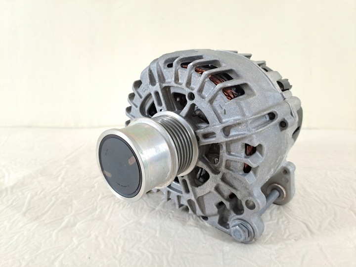 ALTERNATOR 9.032km 1.5 TSI SEAT ARONA FR 2024r