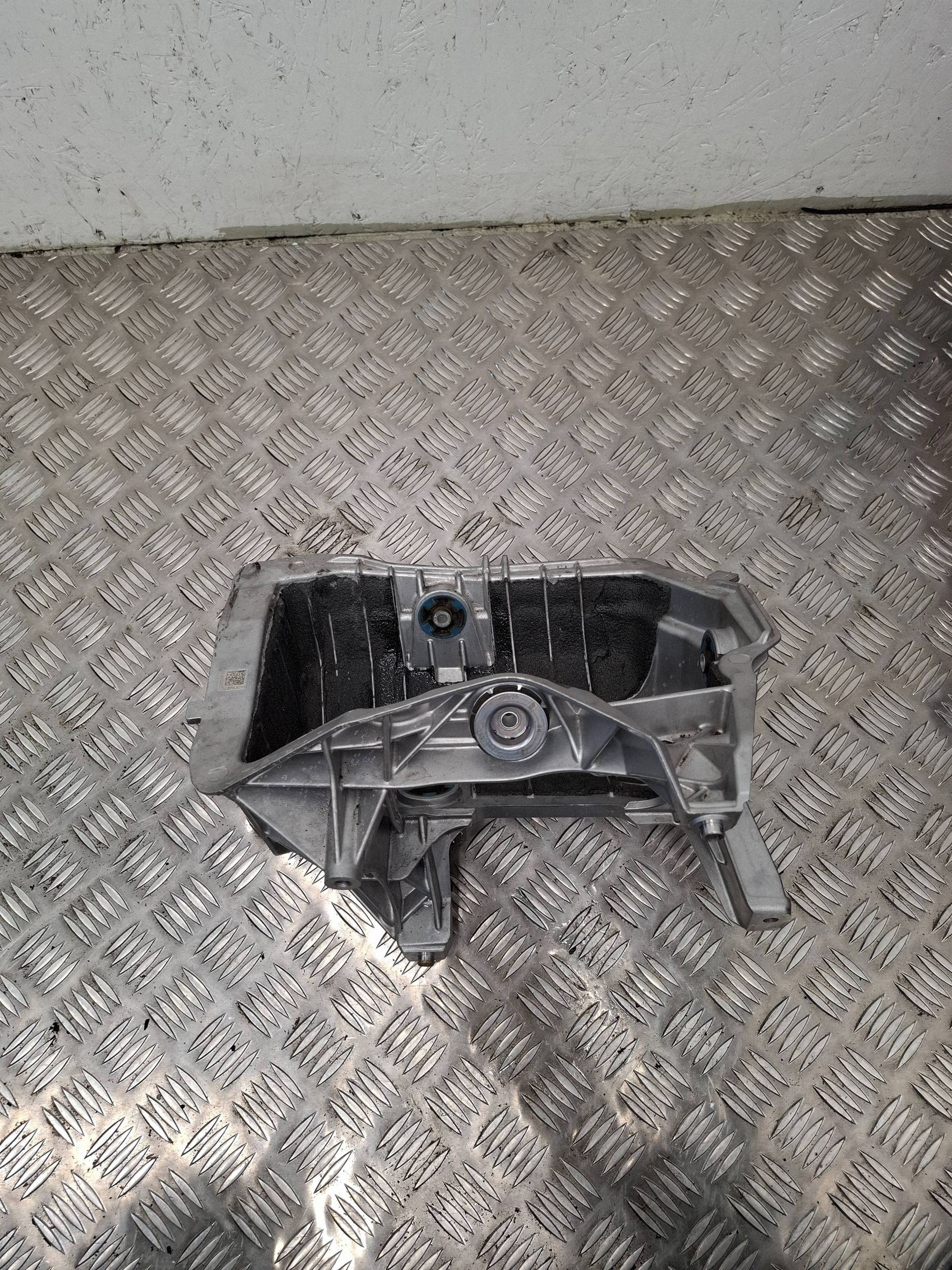 BMW iX1 U11 Support compresseur clim 7412710 335A205E803 image 2