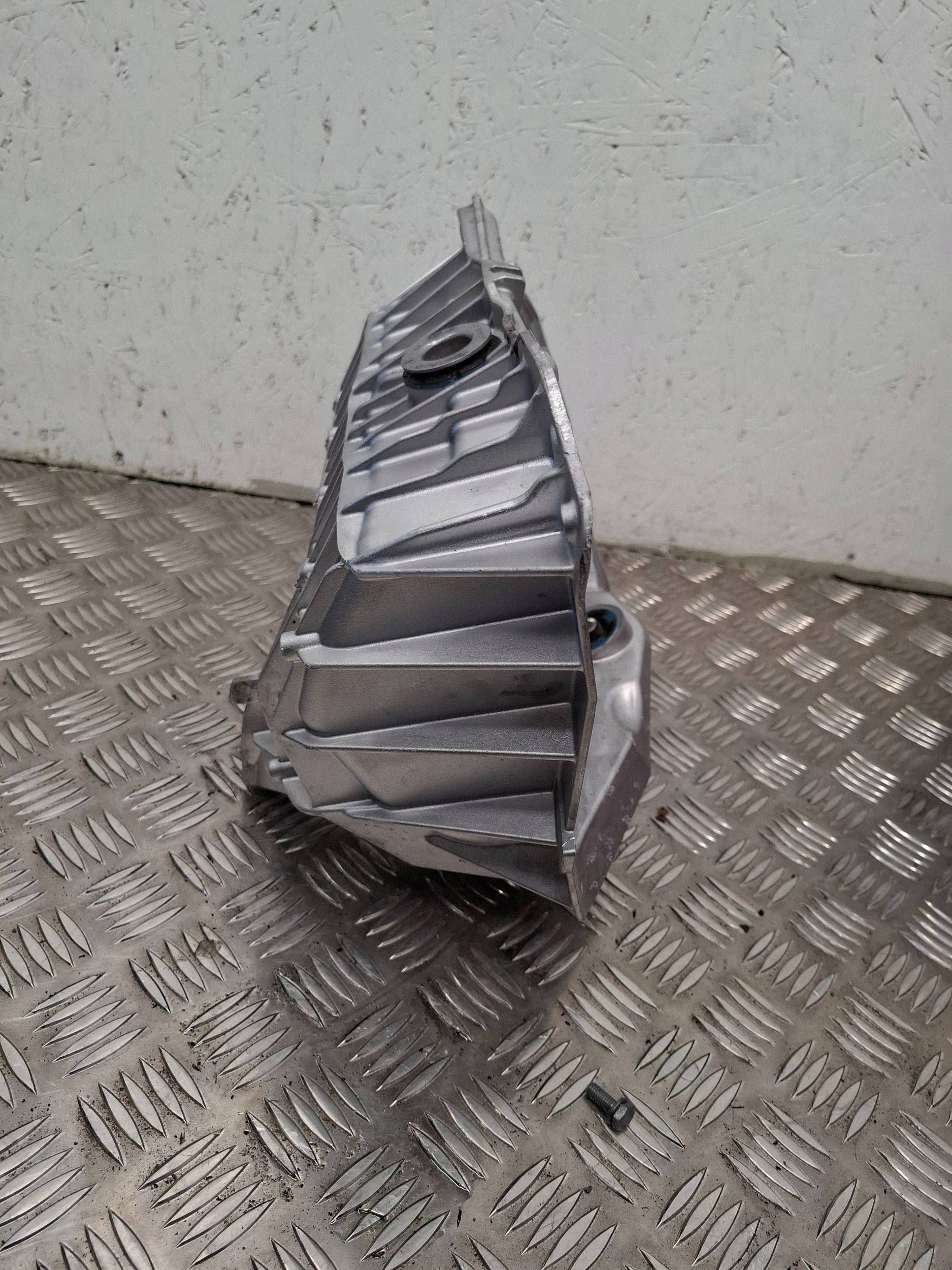 BMW iX1 U11 Support compresseur clim 7412710 335A205E803 image 3