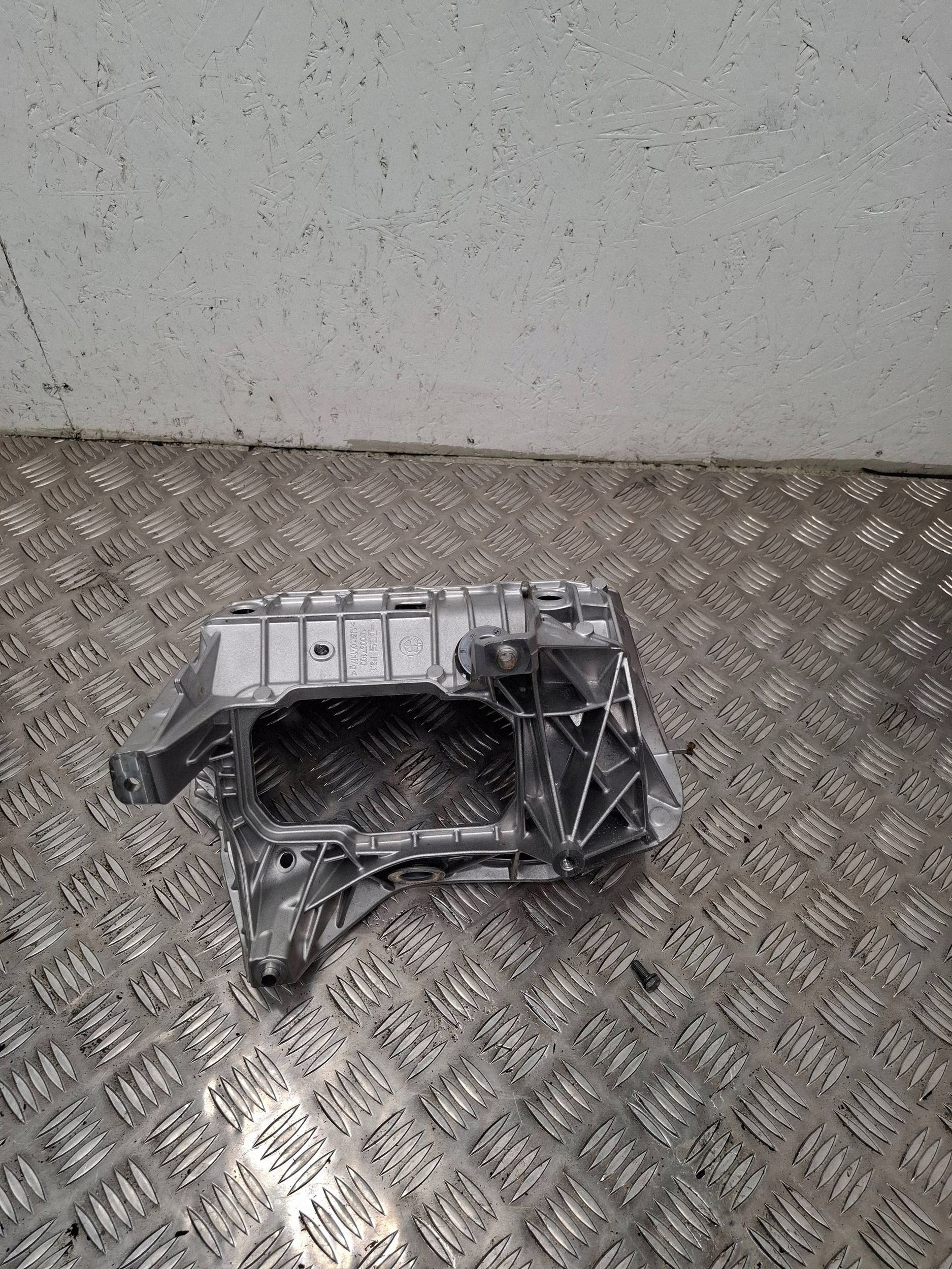 BMW iX1 U11 Support compresseur clim 7412710 335A205E803 image 5