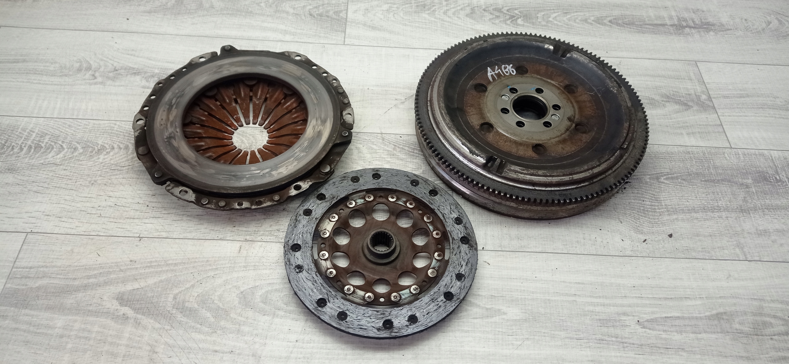 PASSAT B5 AUDI A4 B6 1.6 KAKSIMASSAVÄÄNTÖ