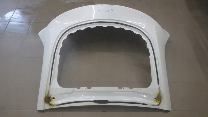 Tesla Y takaluukku tavaratilan kansi 1493410-EC-A