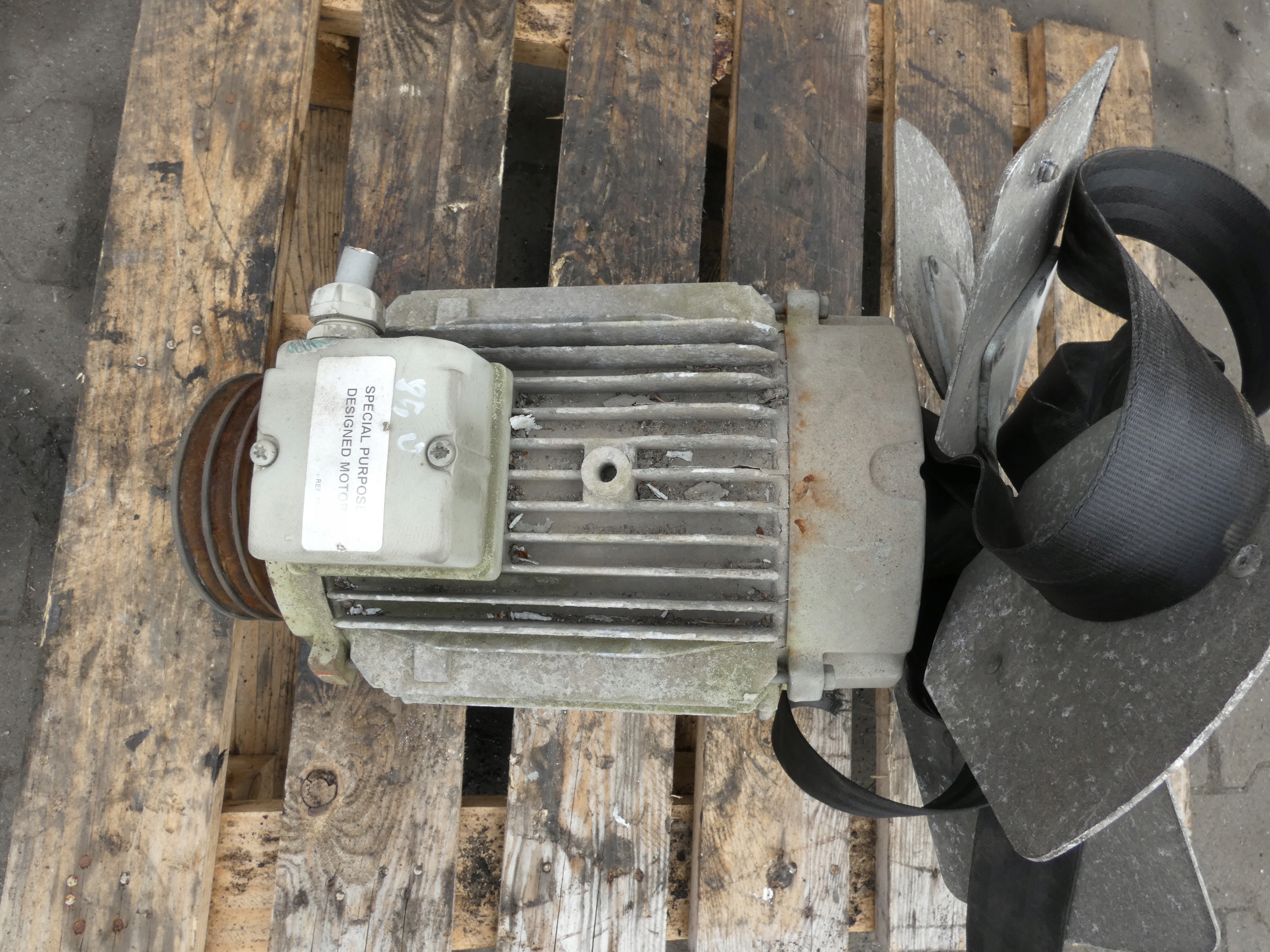 LS112MUT 54-60000-03 Elektromotor Carrier 5,70 kW image 3