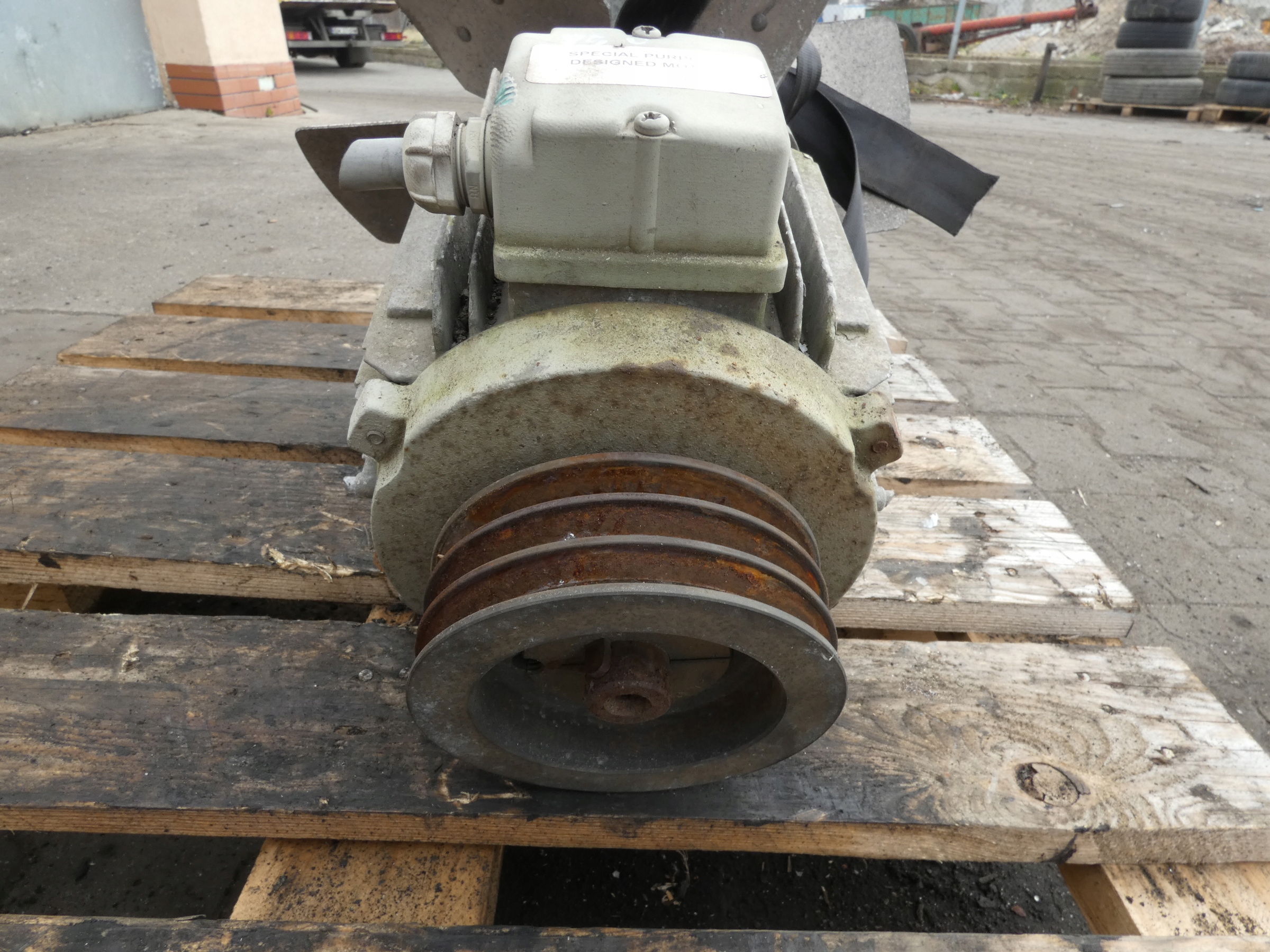 LS112MUT 54-60000-03 Elektromotor Carrier 5,70 kW image 4