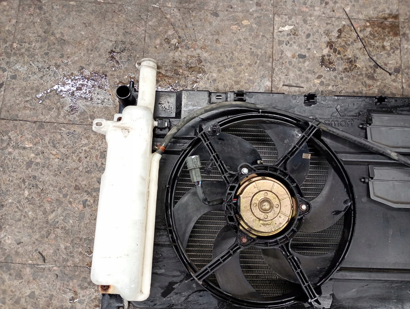 1350a071 radiator fan complete front belt Mitsubishi Colt Z30 1.3 image 4