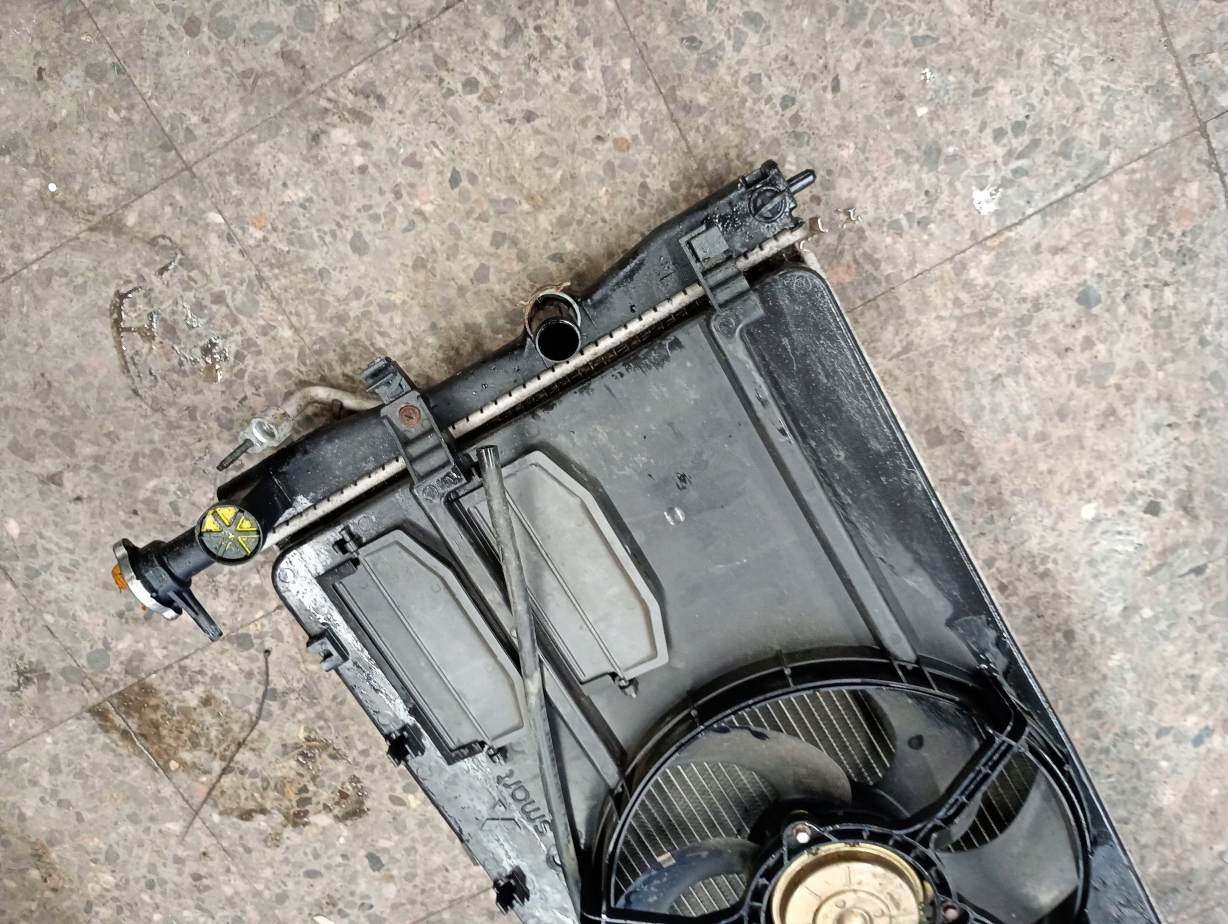 1350a071 radiator fan complete front belt Mitsubishi Colt Z30 1.3 image 7