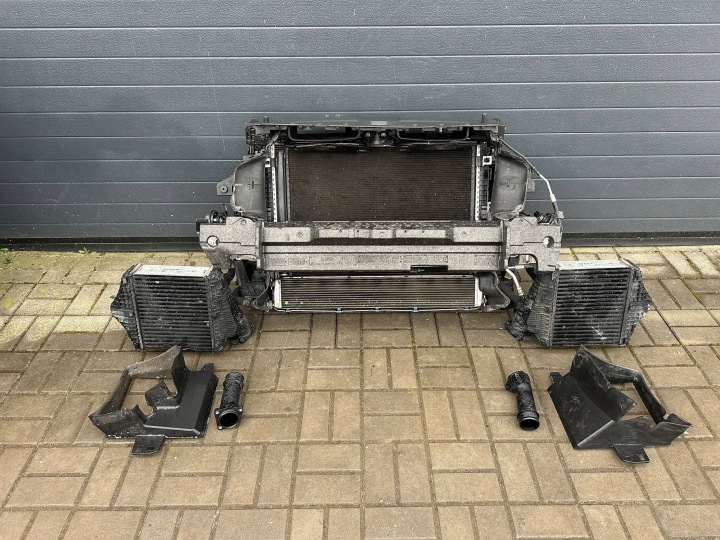 Audi RSQ8 voorbumper 4,0TFSI radiateuren compleet