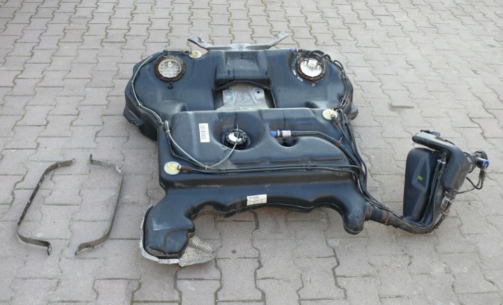 Polttoainetankki pumpulla Audi S6 A6 C5 4.2 V8 299KM ASG 4B3201085 4B0906087P