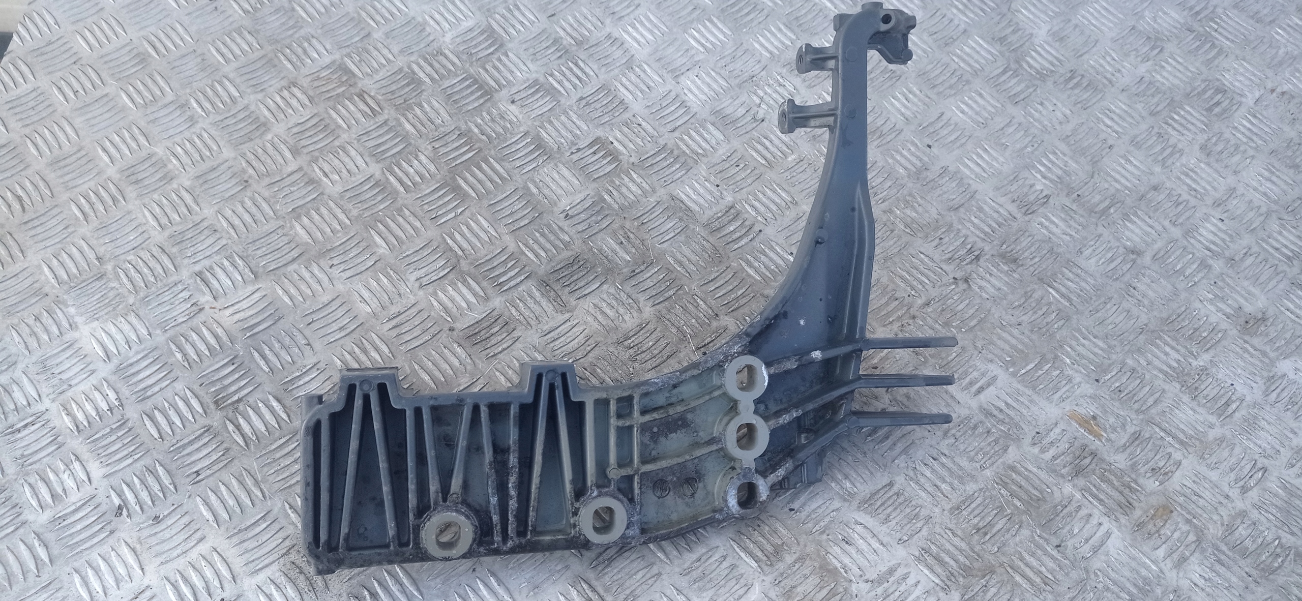 Soporte de estribo izquierdo DAF XF 106 1948151 original image 2