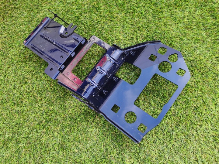 AUDI E TRON MOUNTING BRACKET WATER PUMP CLIMATE HOLDER