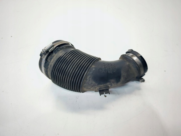 Ilmanottoletku Audi A4 B8 A5 8T LIFT 2.0 TDI 04L129661