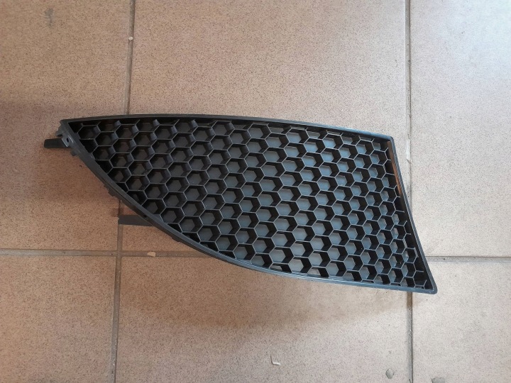 Seat Leon IV 2013 Etusäleikkö oikea etuosa