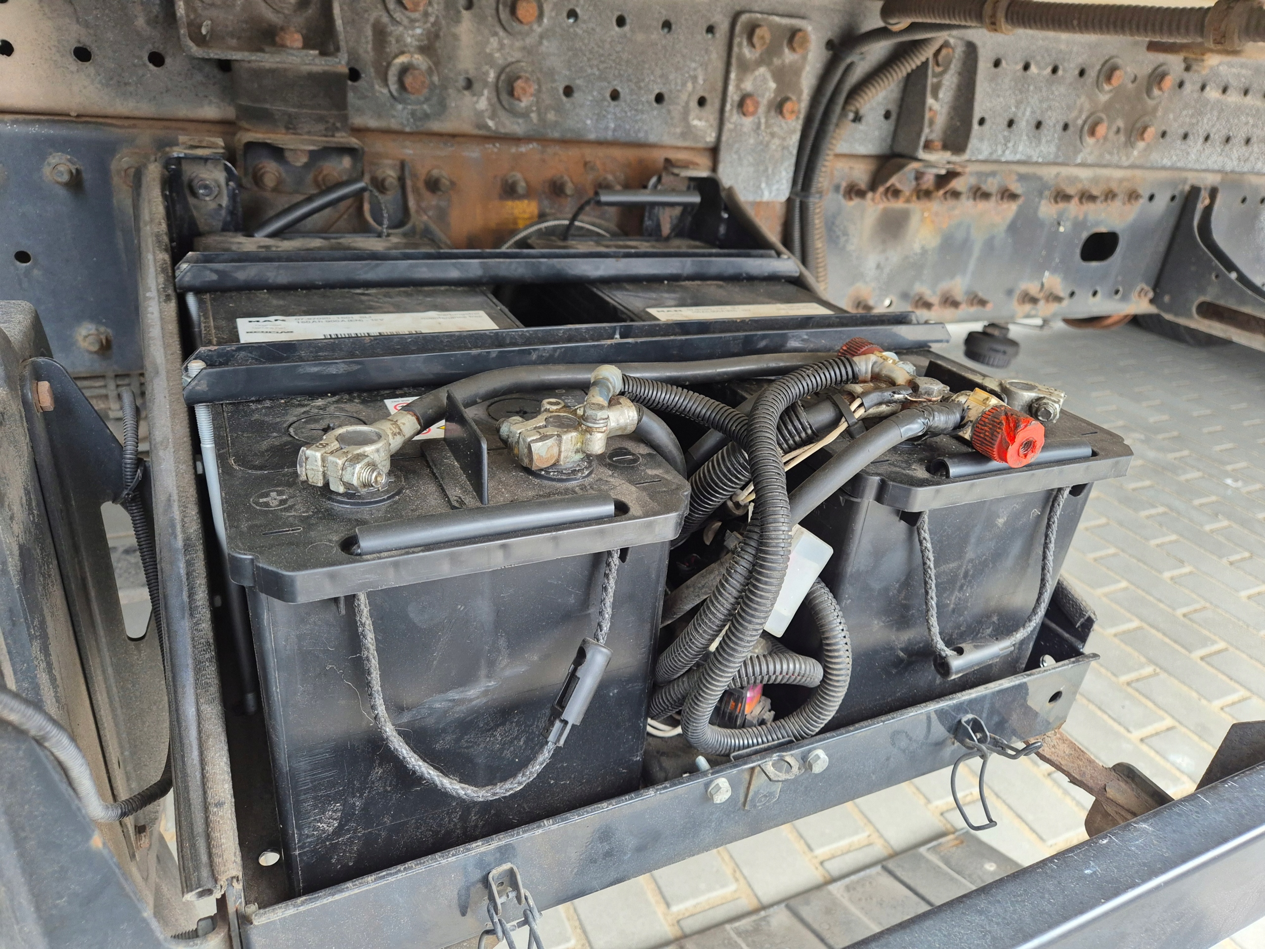 Original MAN Batterie 150 Ah 900 A 12V Set 2 Stück gebraucht image 2