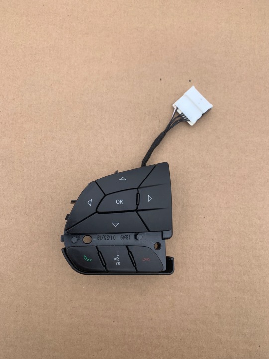 P68321891aa steering wheel switch Jeep WK2 Evic Dodge Challenger Charger