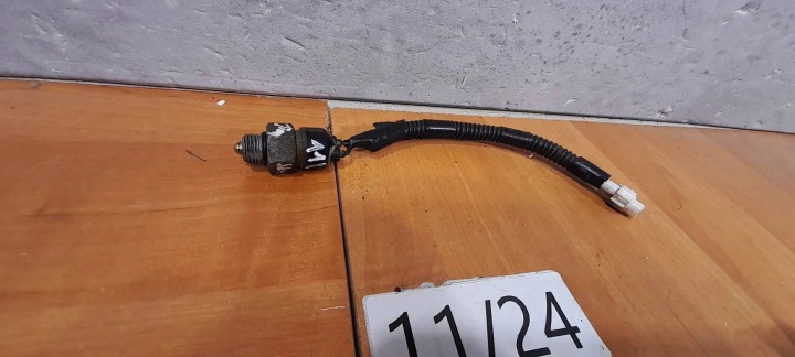 Peruutusvalokytkin vaihteistoon Suzuki Jimny III 04 alkuperäinen