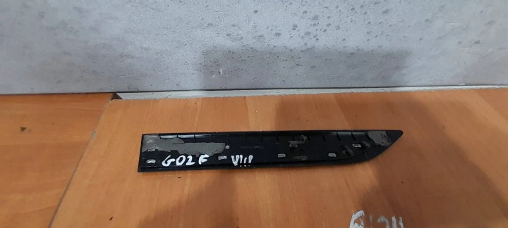 VW Golf VIII 5H0853688NA lokeromerkin logo