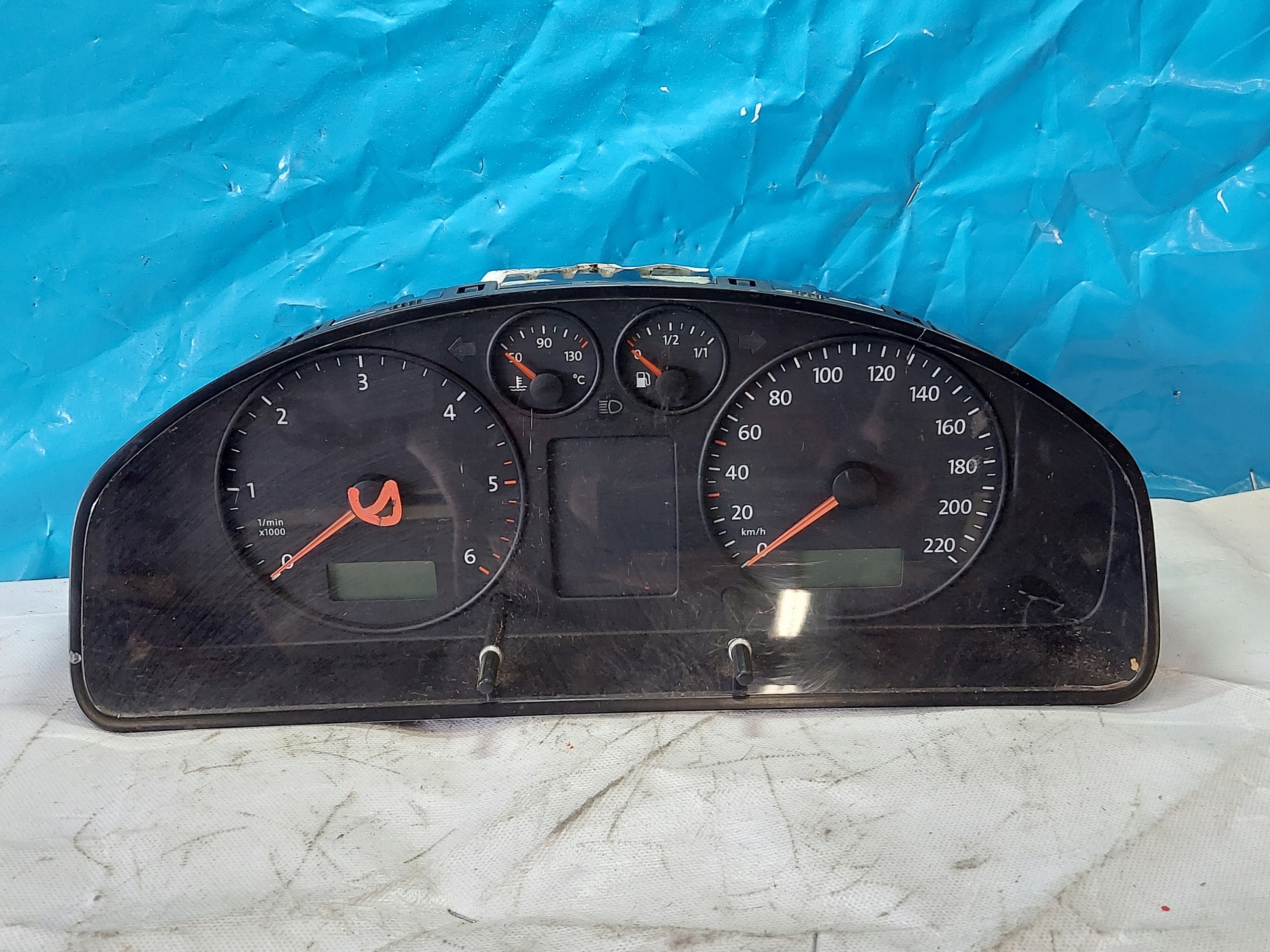 Odometer Clock VW T5 2.5 TDI image 2