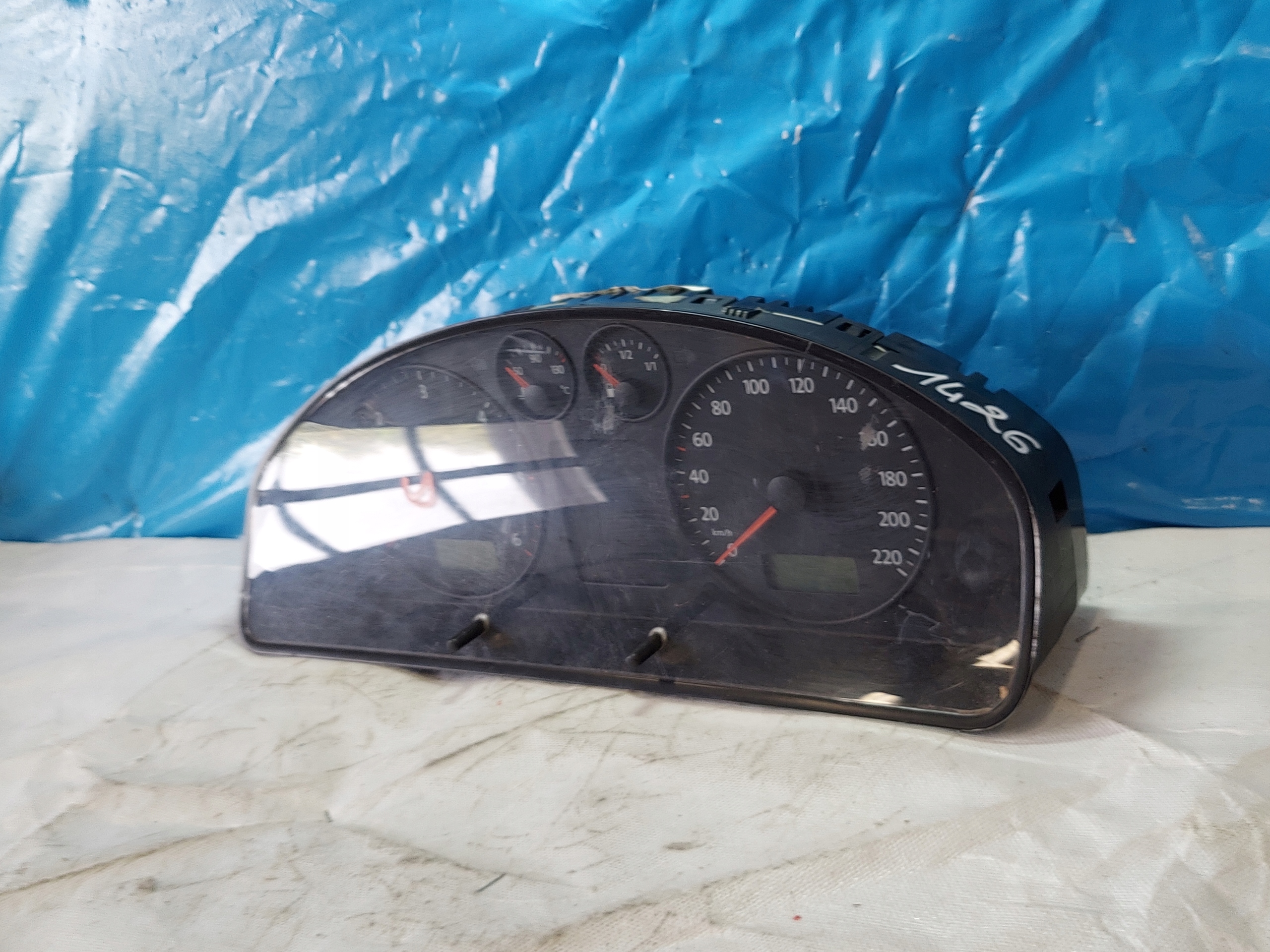 Odometer Clock VW T5 2.5 TDI image 3