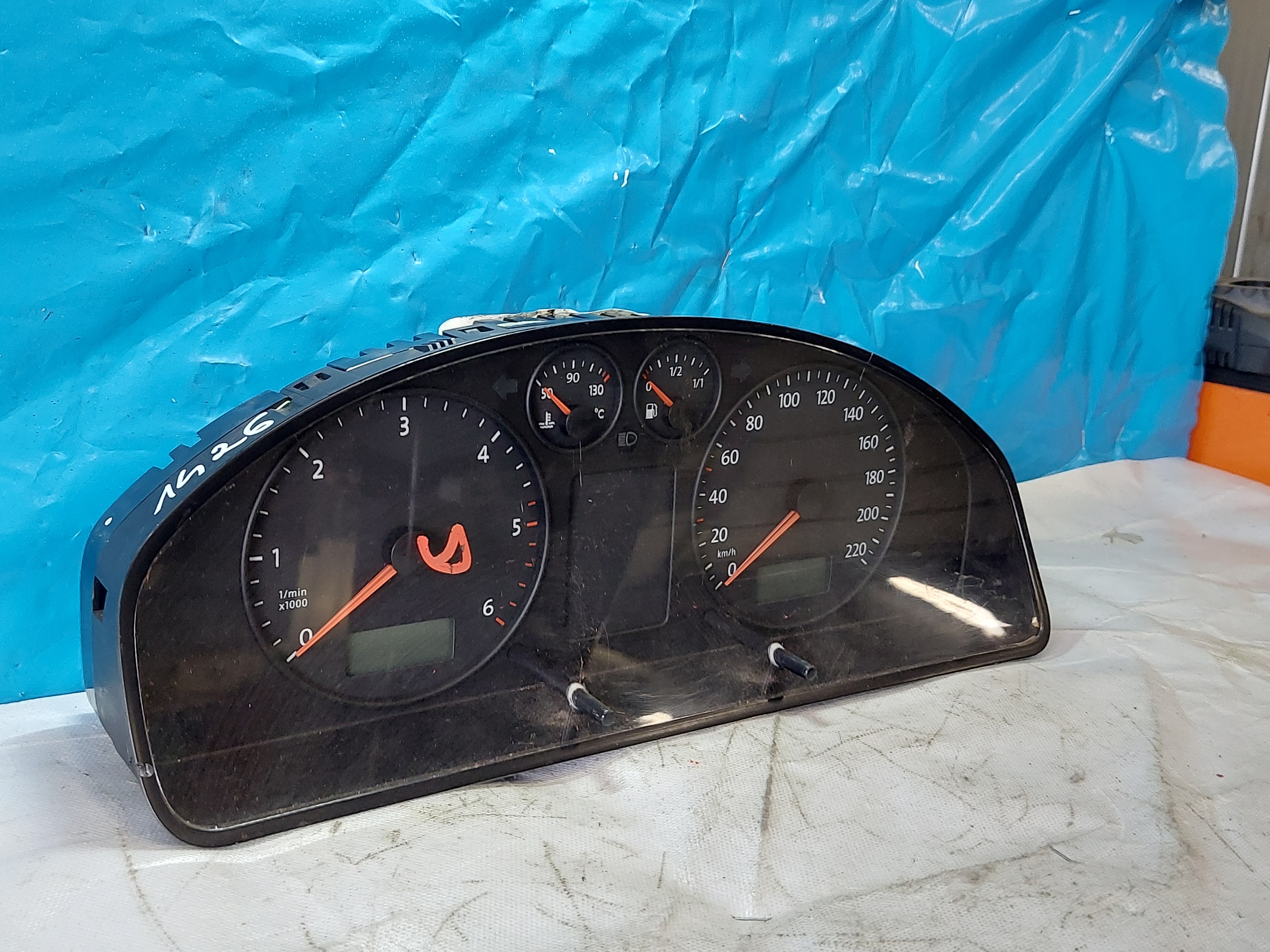 Odometer Clock VW T5 2.5 TDI image 4