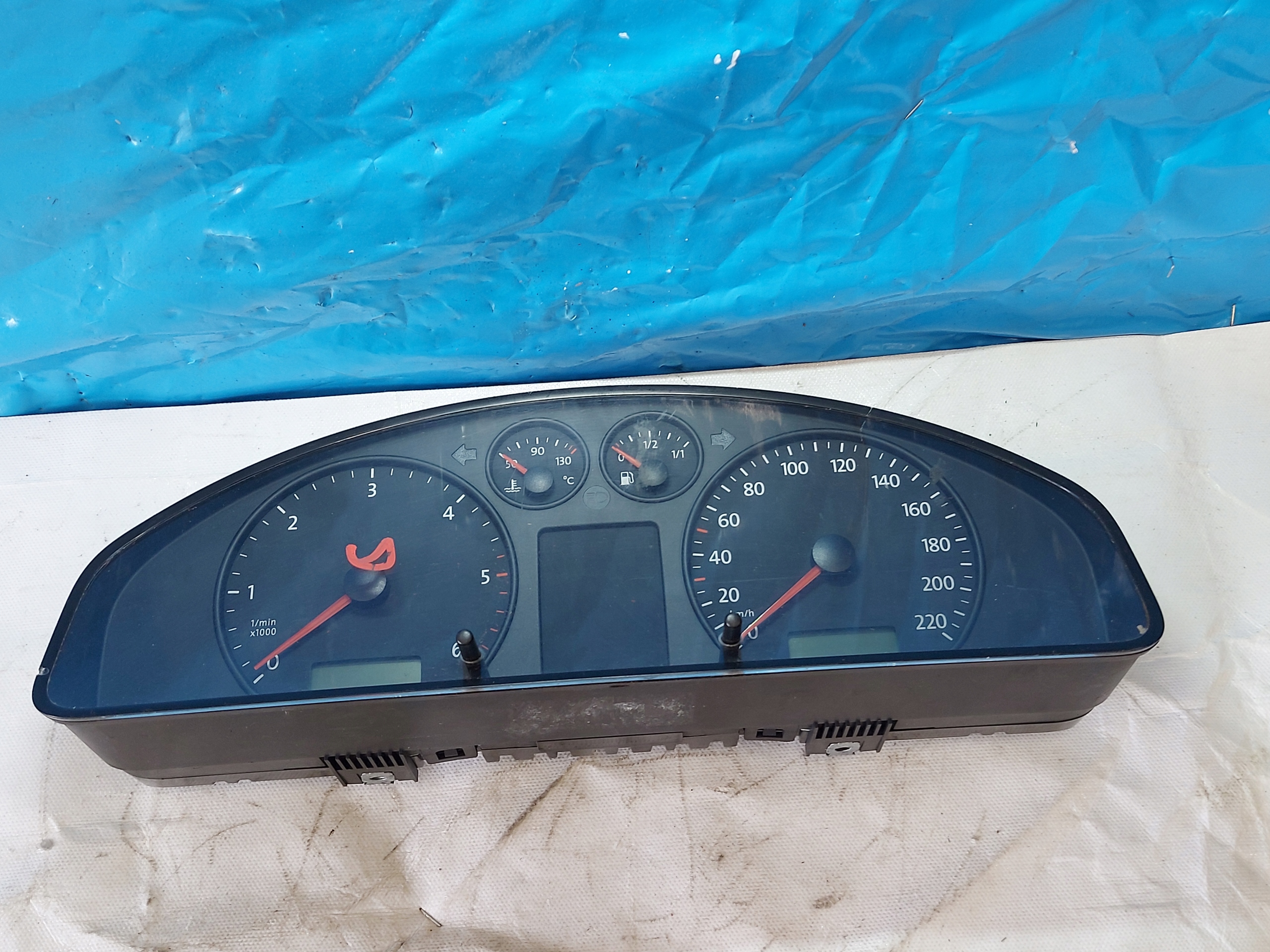 Odometer Clock VW T5 2.5 TDI image 6