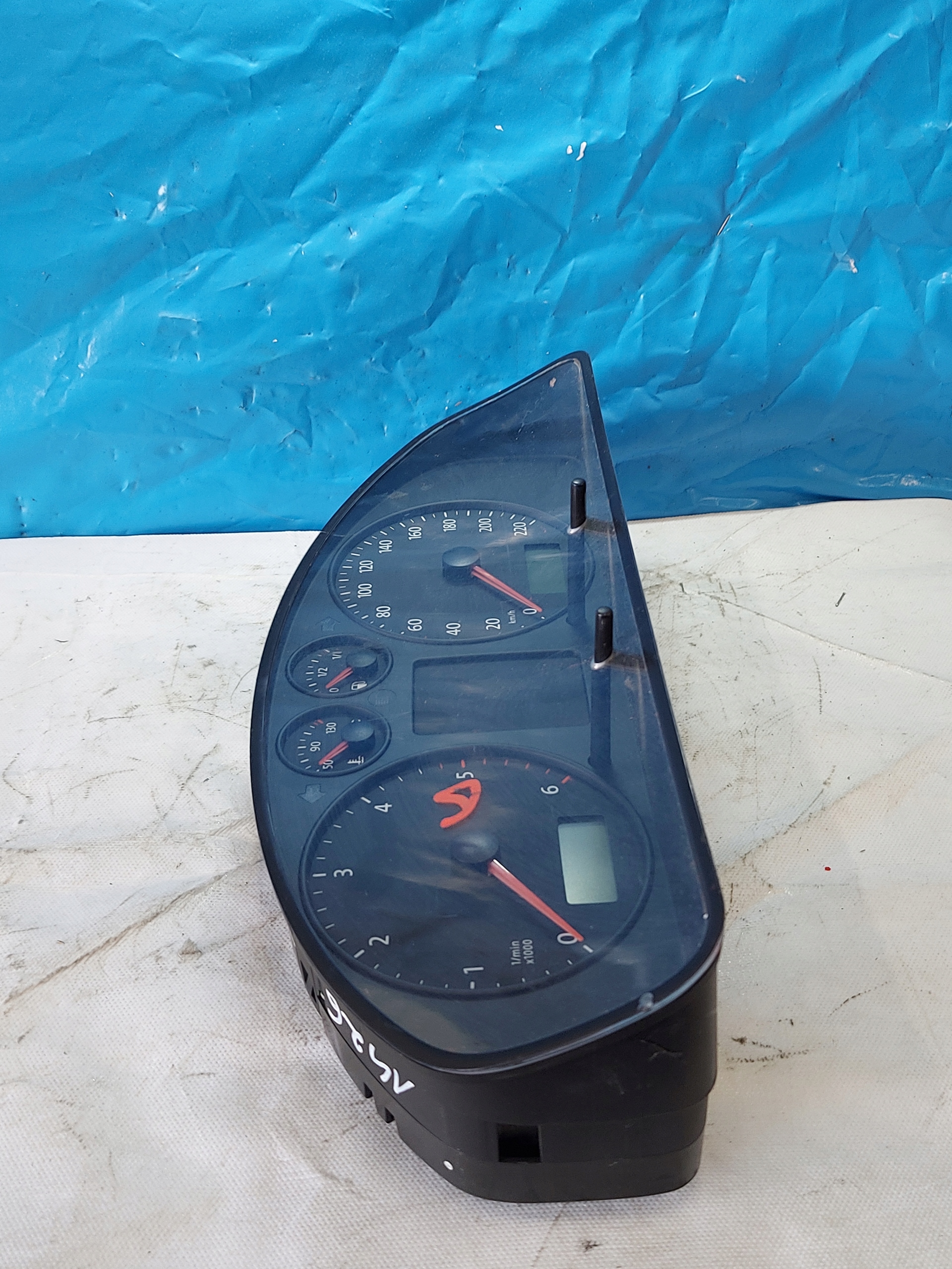 Odometer Clock VW T5 2.5 TDI image 9