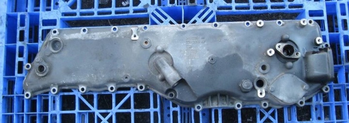 RENAULT PREMIUM DXI ÖLKÜHLERGEHÄUSE WASSERMANTEL 21112051 21112050