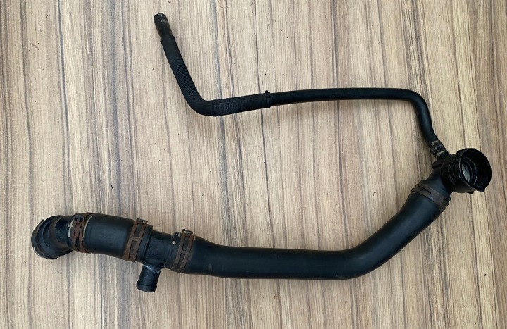 Audi VW Skoda Seat water hose pipe 5Q0122101B