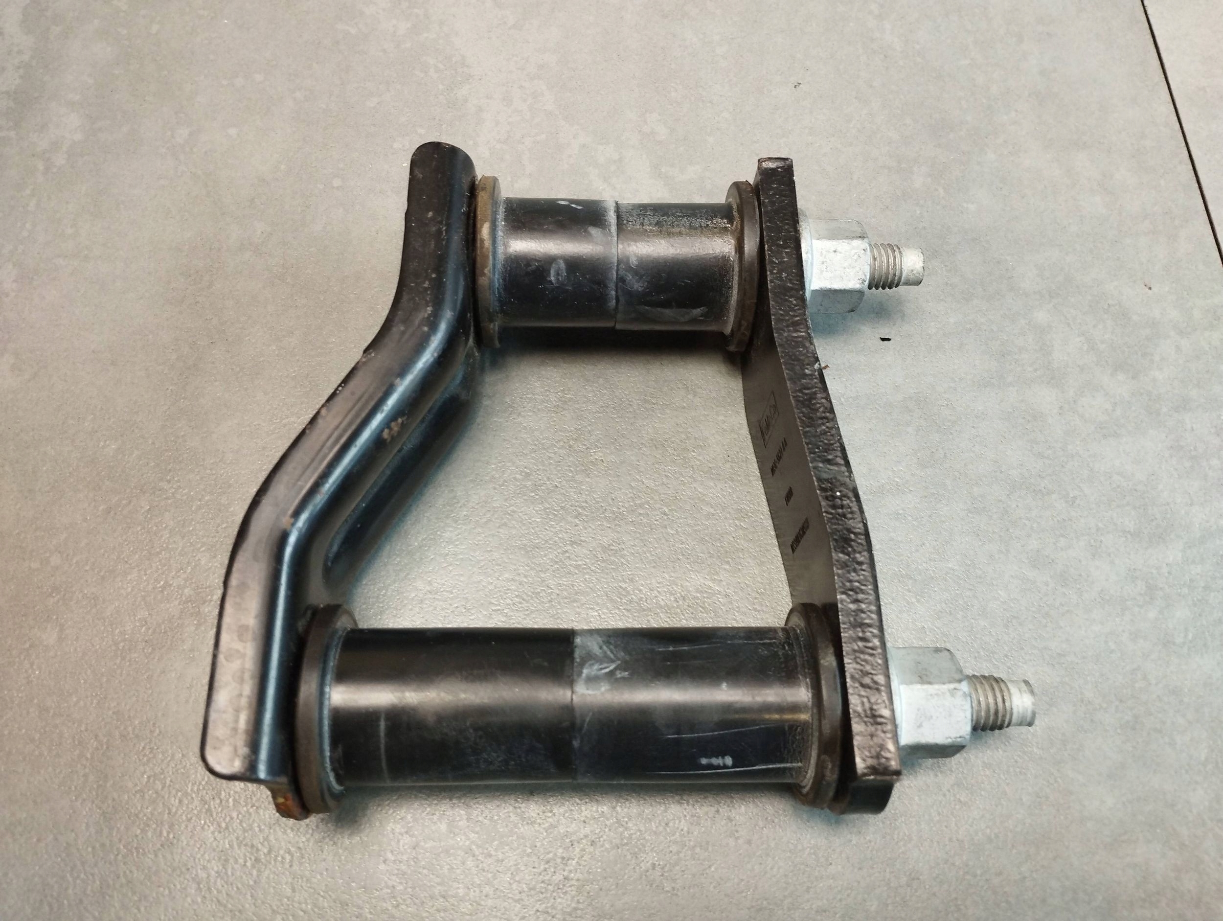 VW Amarok II 2023 Blattfederhalter hinten MB3C5K583AA image 2