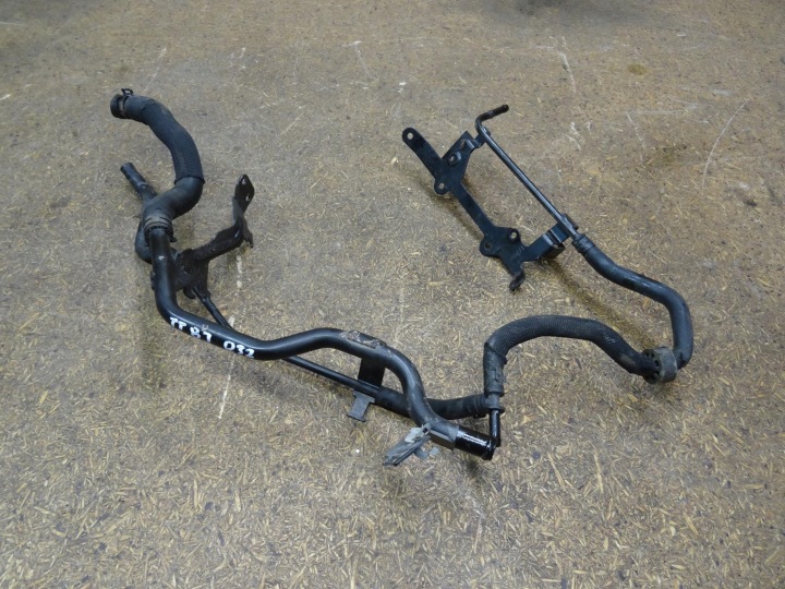 GOLF V R32 AUDI TT 8J 3.2 V6 DSG BUB VESIPUTKET 8J0121447B