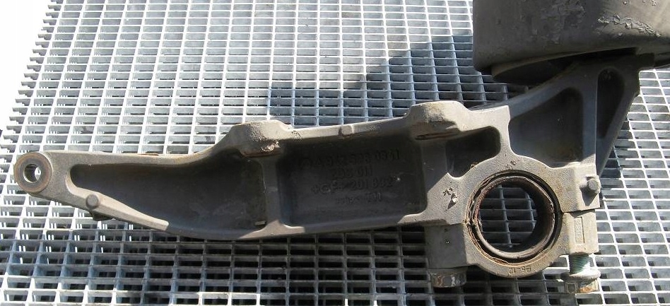 MERCEDES ACTROS MP2 MP3 Stabilisatorlager-Halterung 9423280341 image 2