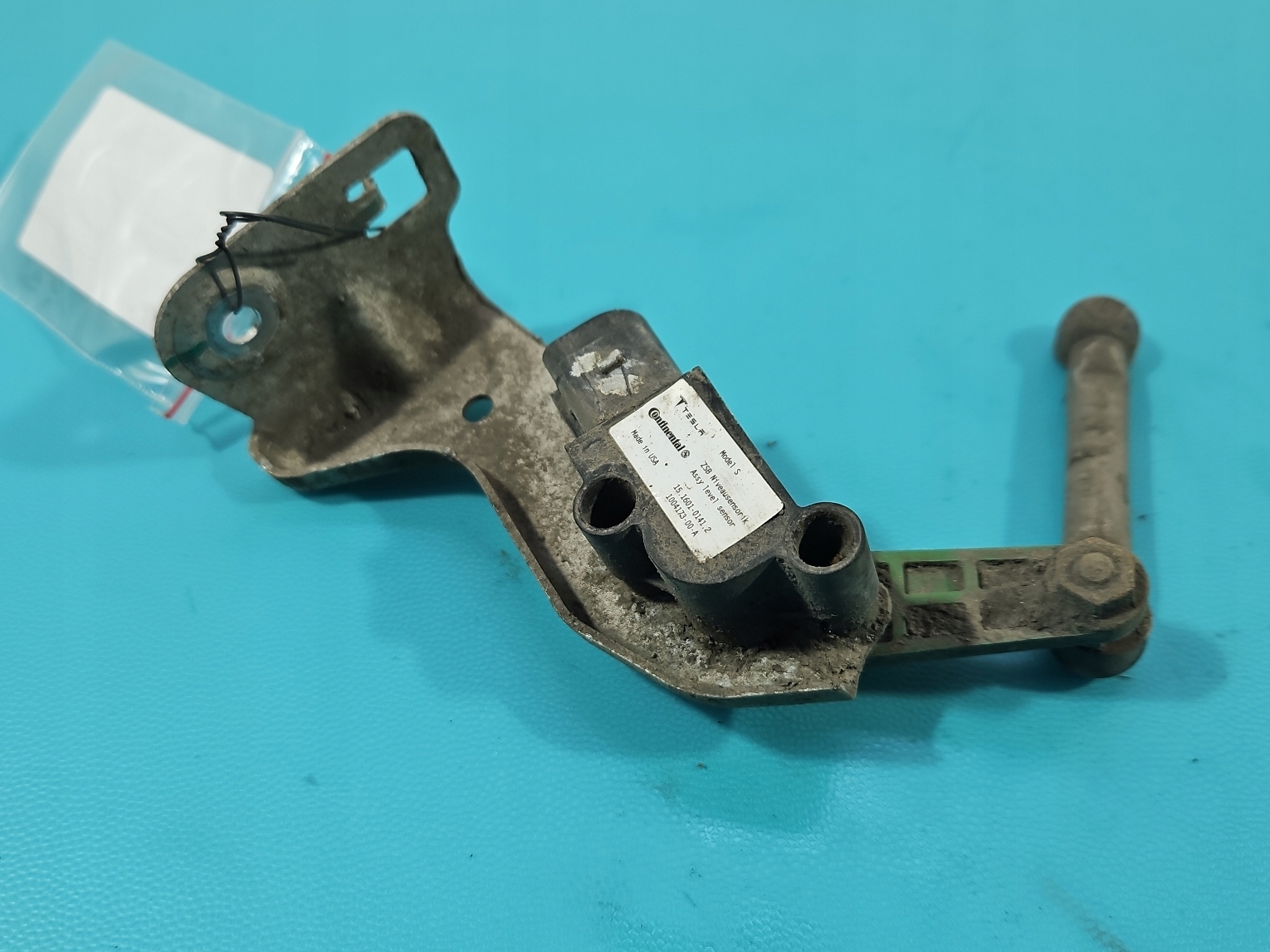 Sensor de nivelamento xenon Tesla Model S 1004173-00-A image 2
