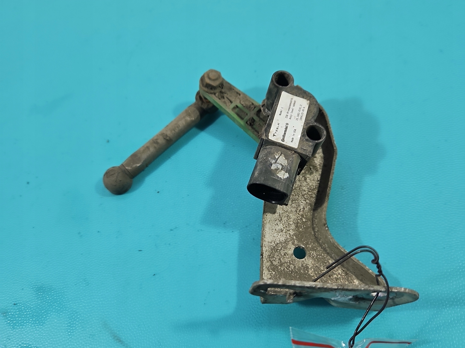 Sensor de nivelamento xenon Tesla Model S 1004173-00-A image 3