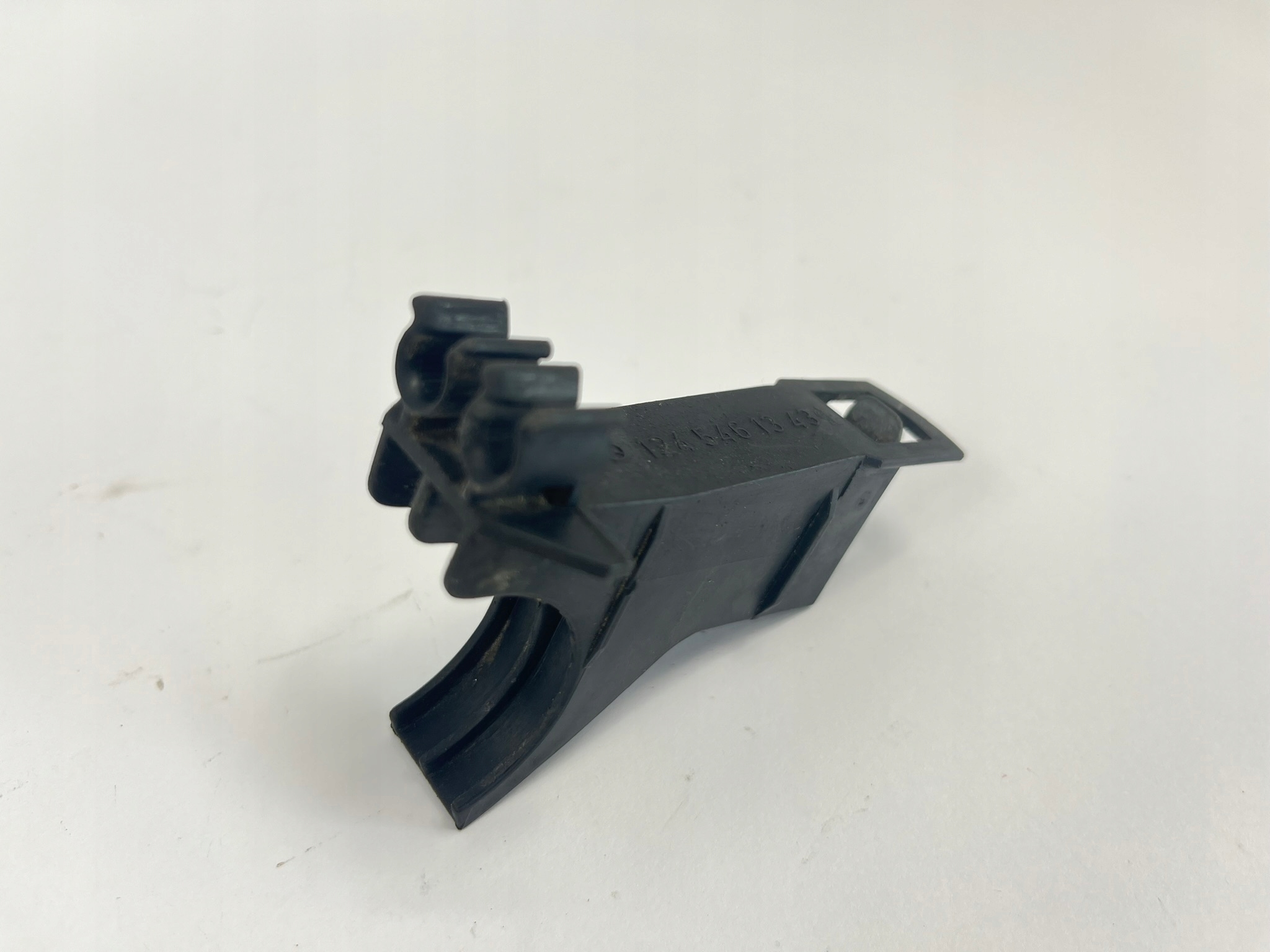 Support fixation de câble dans bras oscillant arrière Mercedes W124 1245461343/SDV02731 image 3
