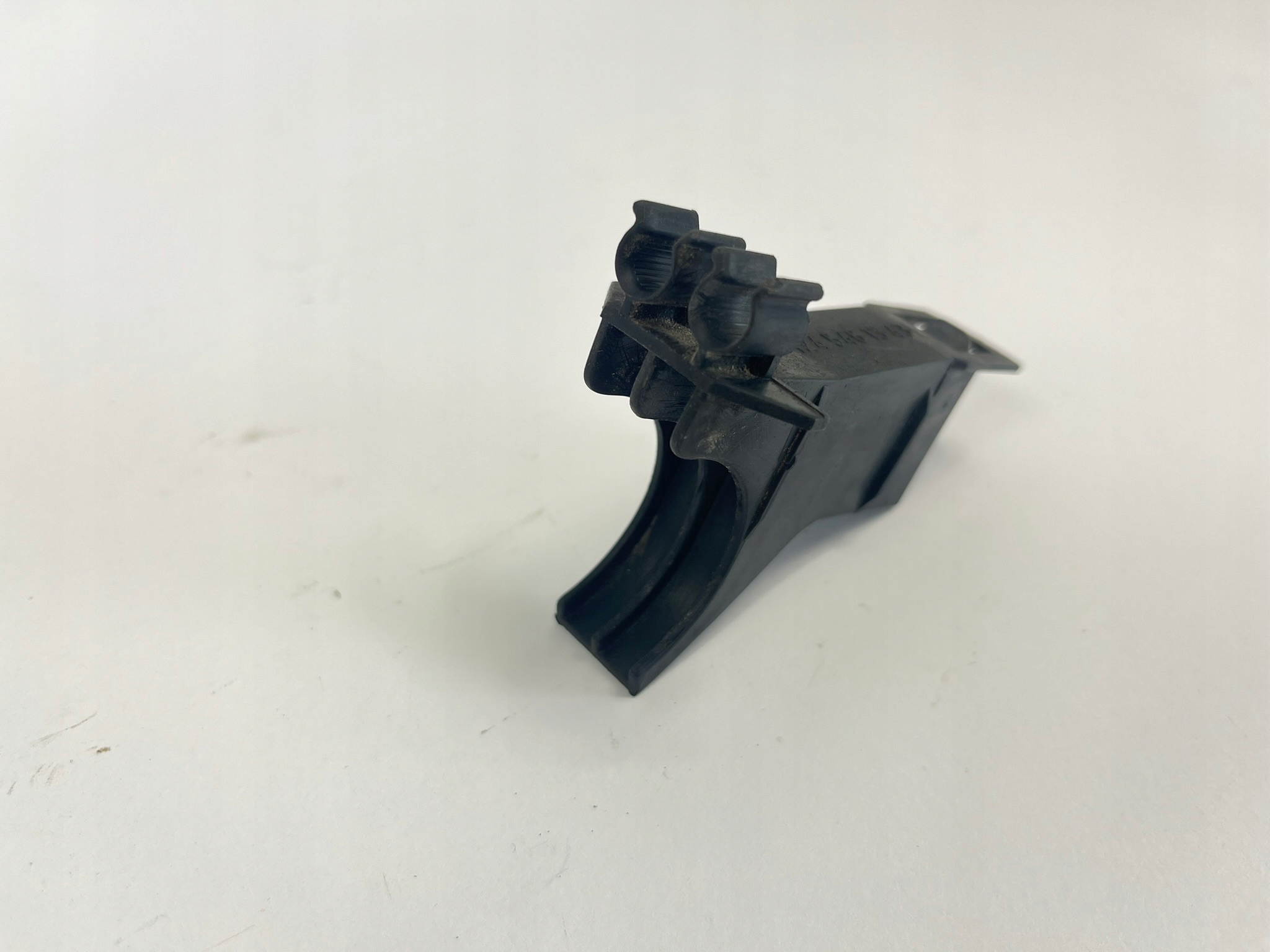 Support fixation de câble dans bras oscillant arrière Mercedes W124 1245461343/SDV02731 image 6
