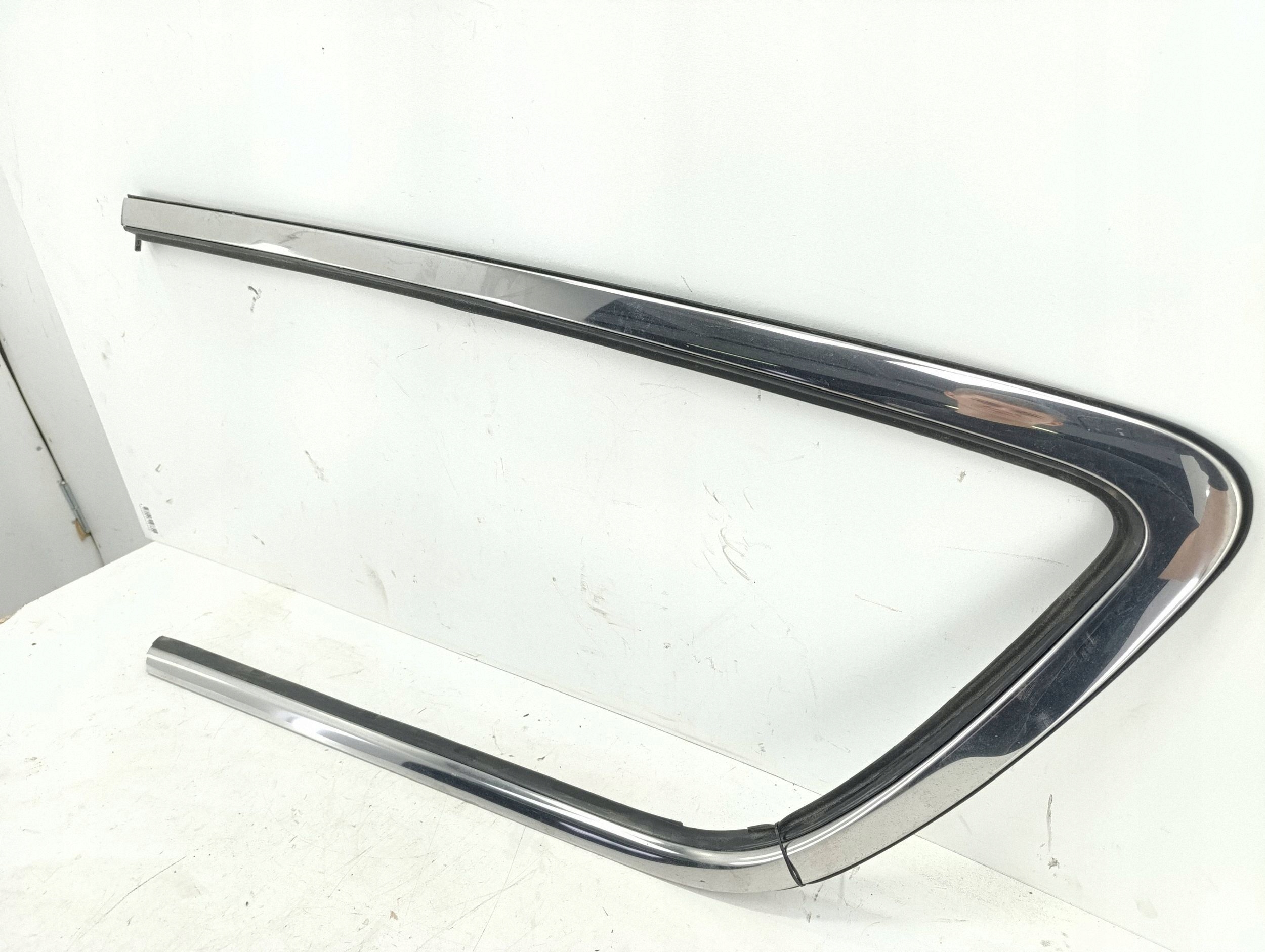 Chrysler Pacifica 2018 Taka taka vasen takaikkunan lista image 3