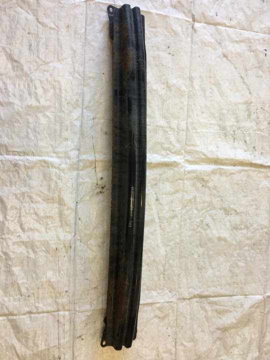 Takapuskurin palkki vahvike VW Golf 5 V 2003-2010