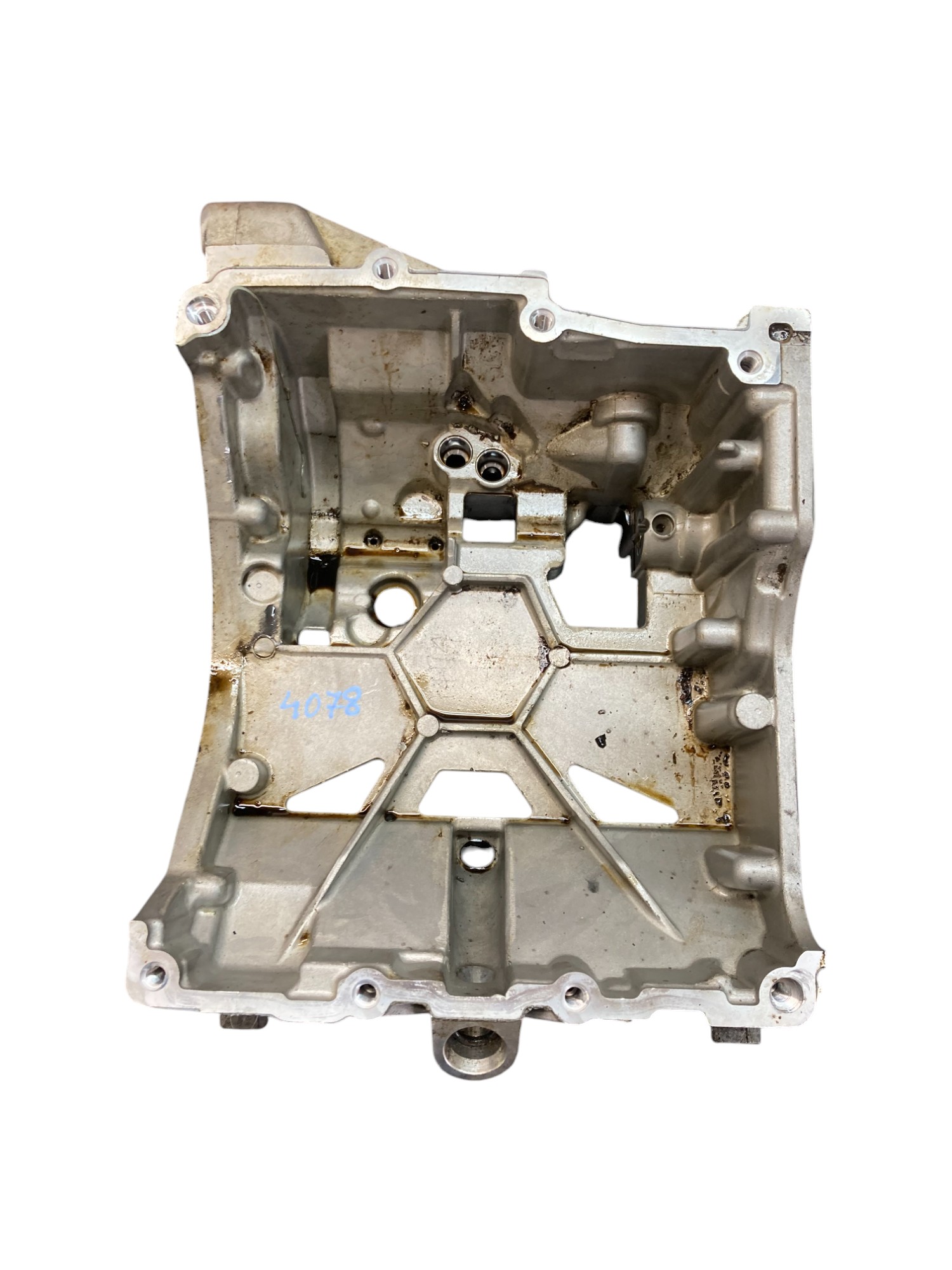 W20K06A BMW i3 I03 I01 REX 8528883 Carter base image 2