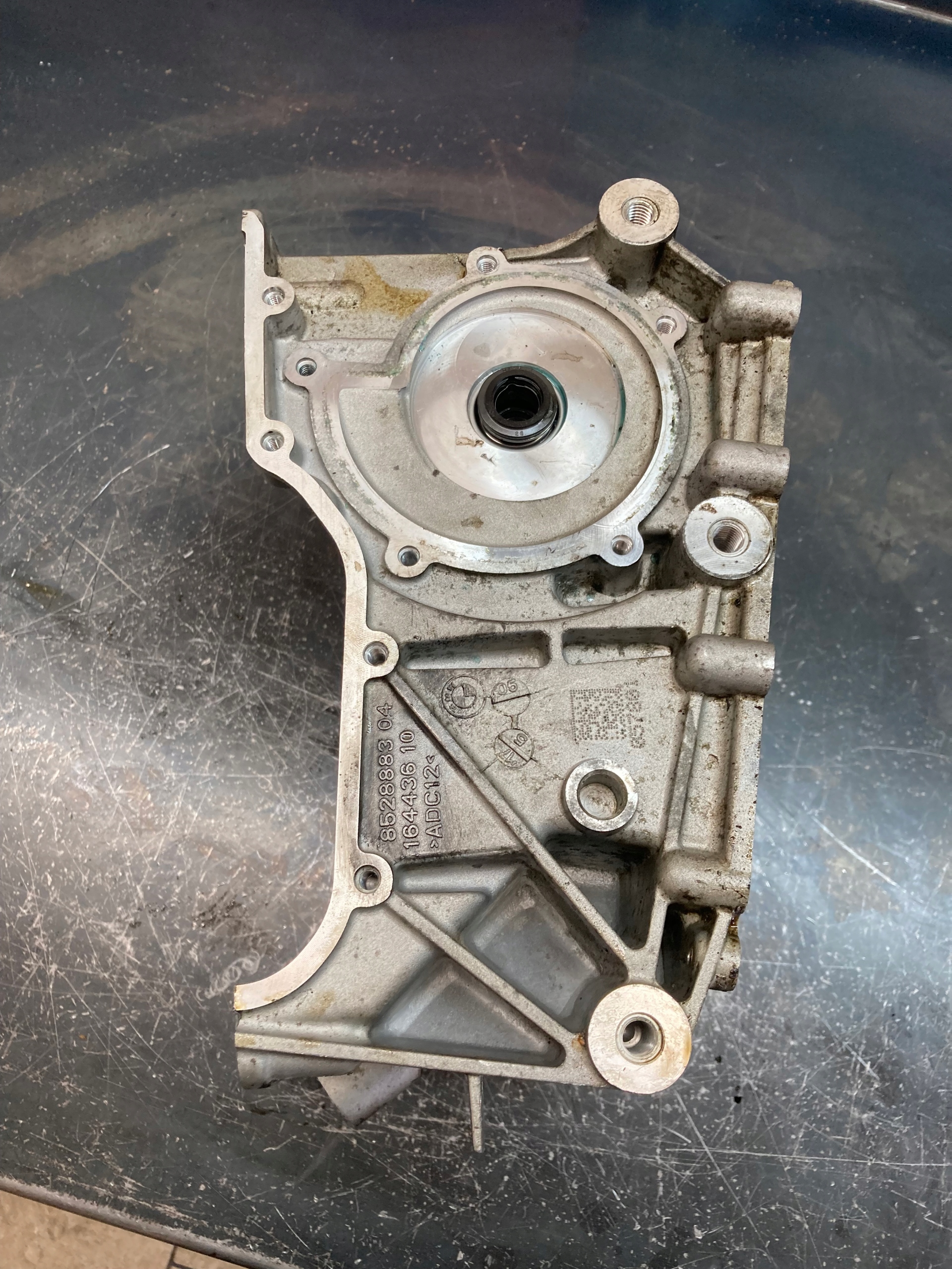 W20K06A BMW i3 I03 I01 REX 8528883 Carter base image 3
