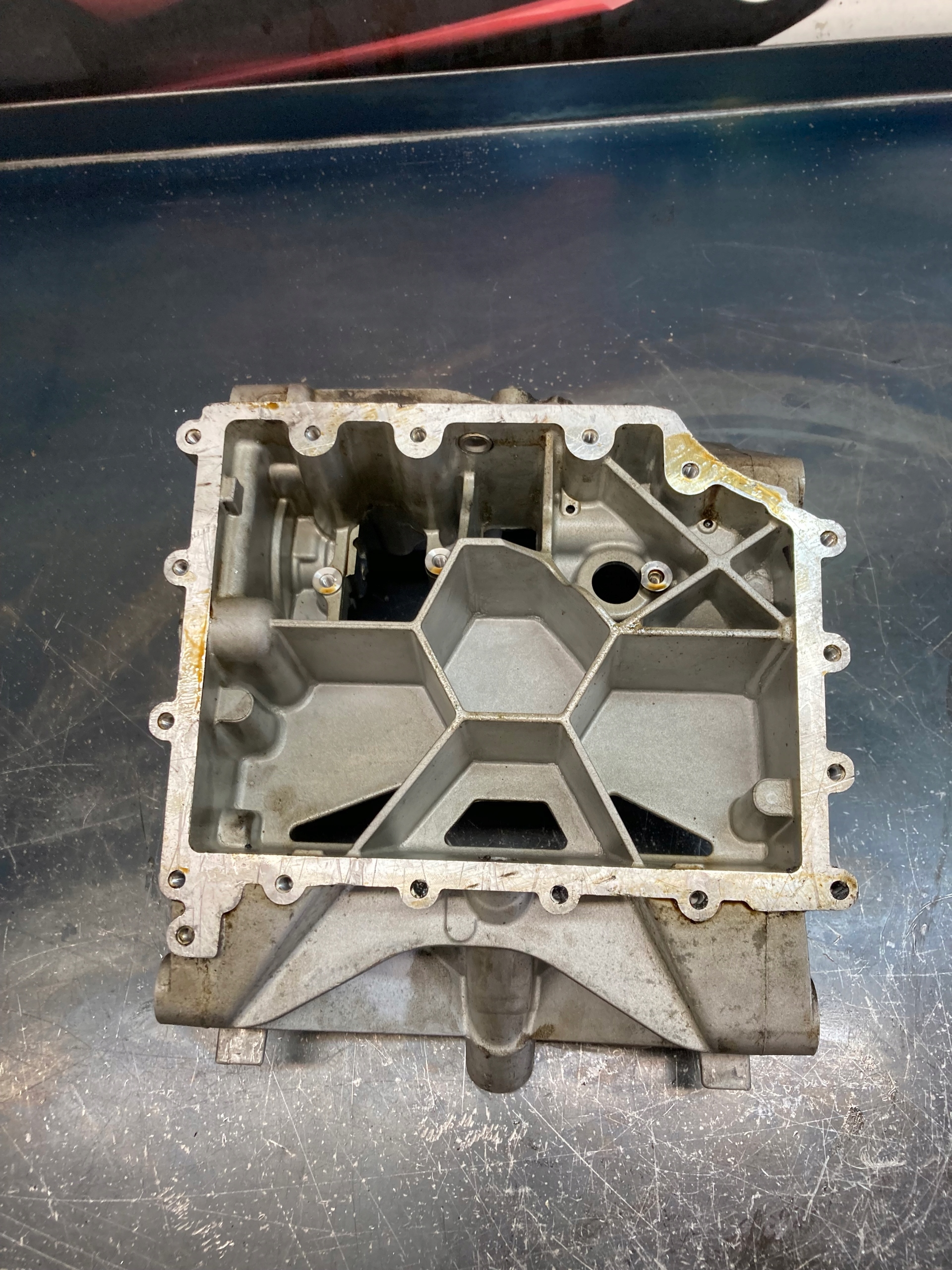 W20K06A BMW i3 I03 I01 REX 8528883 Carter base image 5