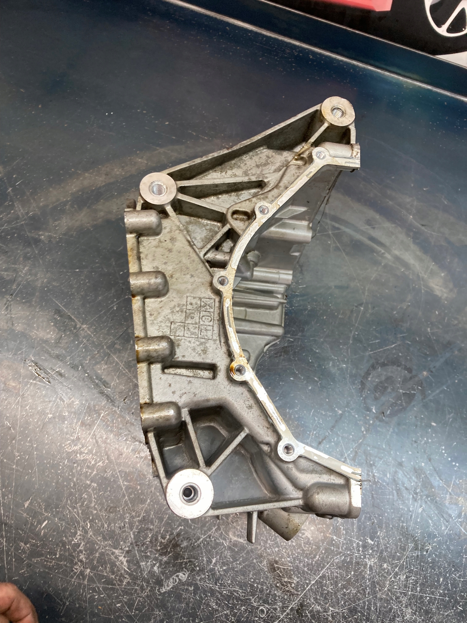 W20K06A BMW i3 I03 I01 REX 8528883 Carter base image 6