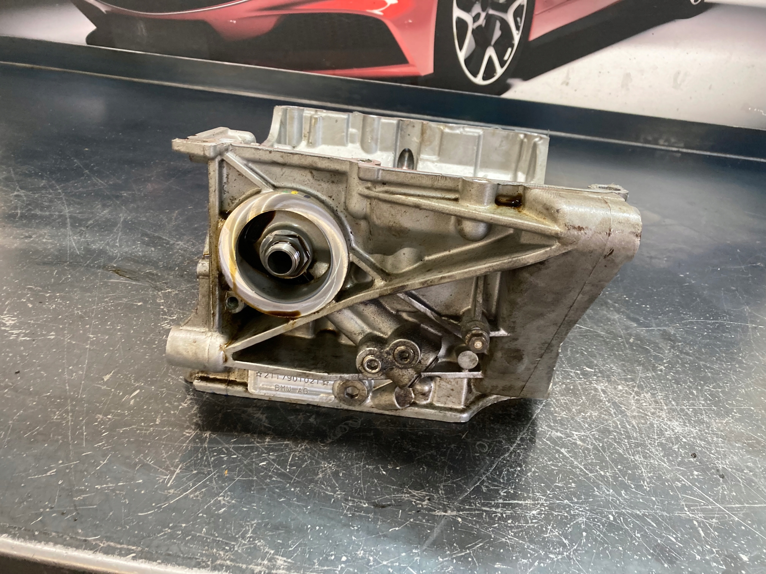 W20K06A BMW i3 I03 I01 REX 8528883 Carter base image 7