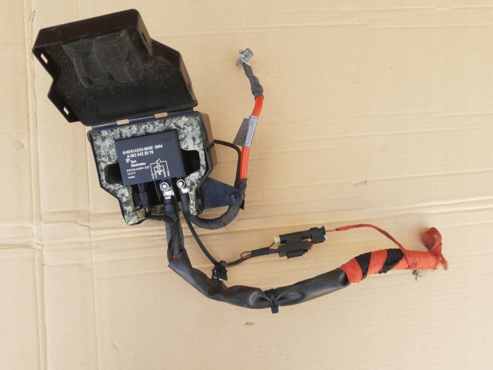 MERCEDES E W207 C W204 Akun relemoduuli A0035422619 A2045409813