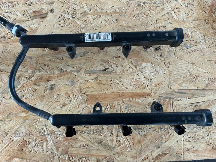 JEEP GRAND CHEROKEE WK2 LIFT LISTWA WTRYSKOWA 3.6