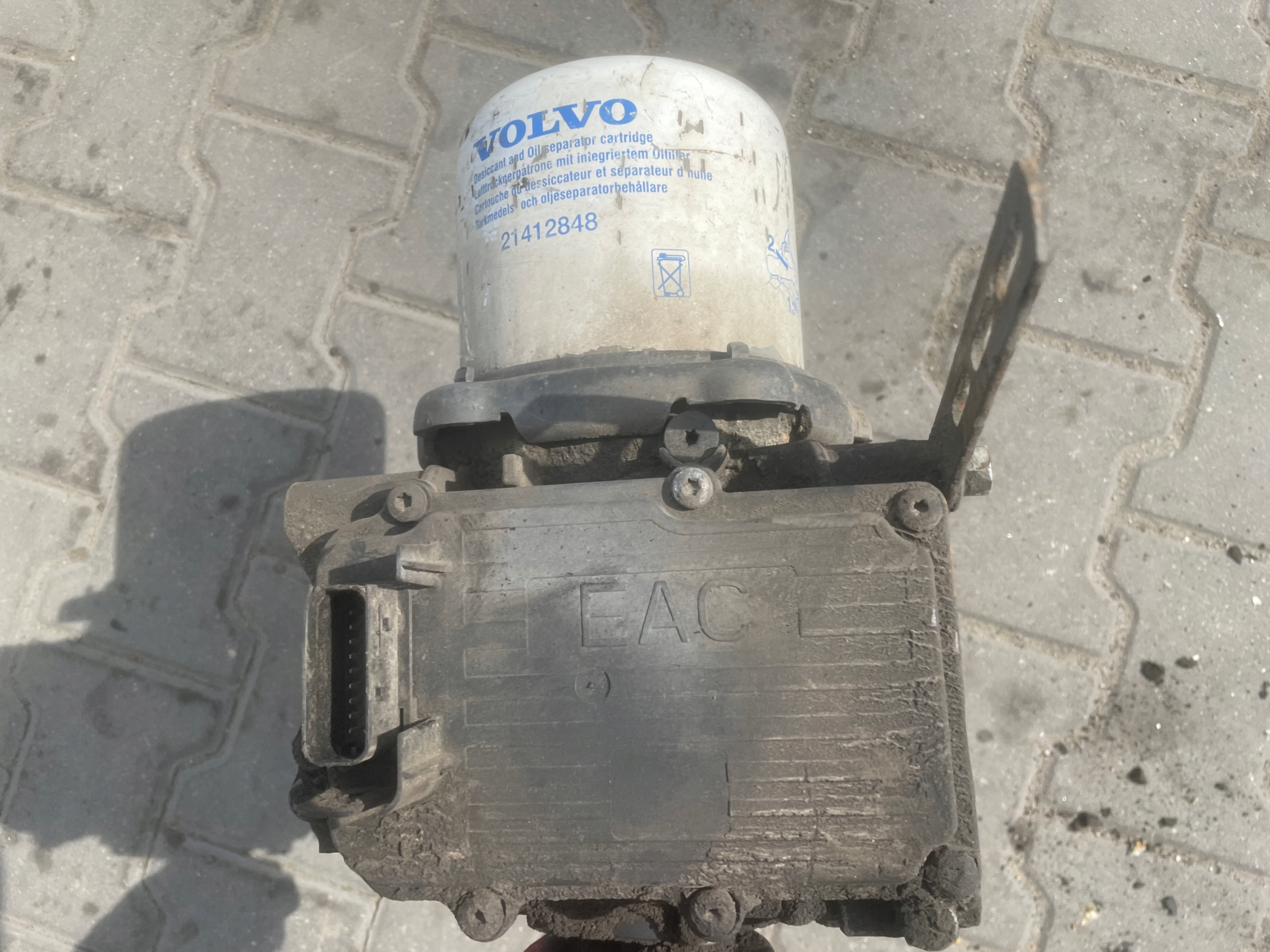 Volvo FM4 2013-2021 Lufttrockner 23166782 Knorr-Bremse K156853 image 3