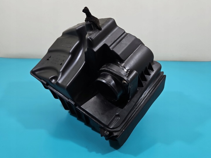 Luftfilterhus Renault Megane III 8200947664B 2.0 CVT 16V